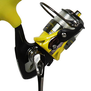 a close-up of a fishing reel in Yellow with black (COMFORT GRIP COMBO - PRIMO)